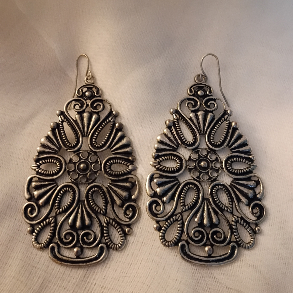 Elegant Silver Filigree Earrings